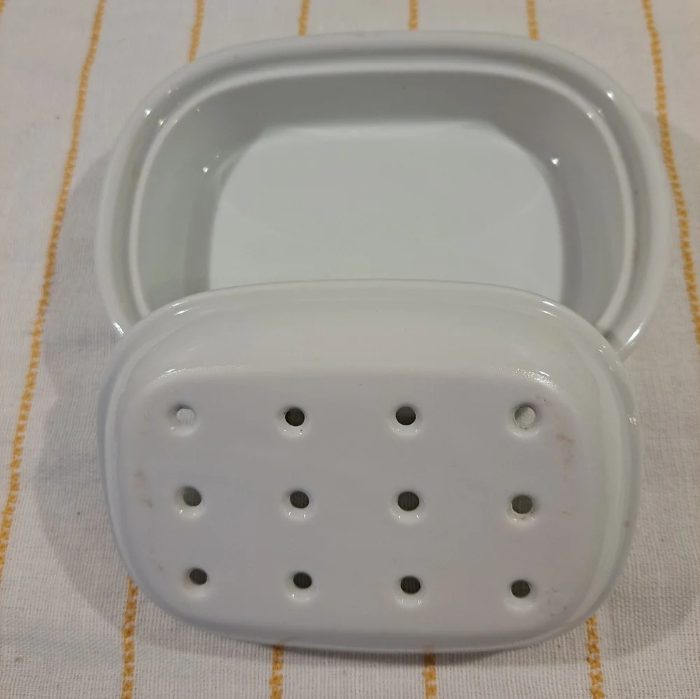 Vtg Porcelain/Ceramic Classic Two-part Soap Dish with Removable Tray White